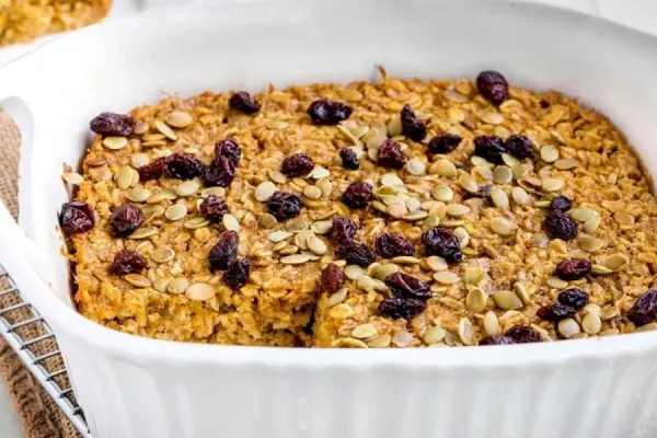 Una receta poco convencional para el desayuno: avena horneada