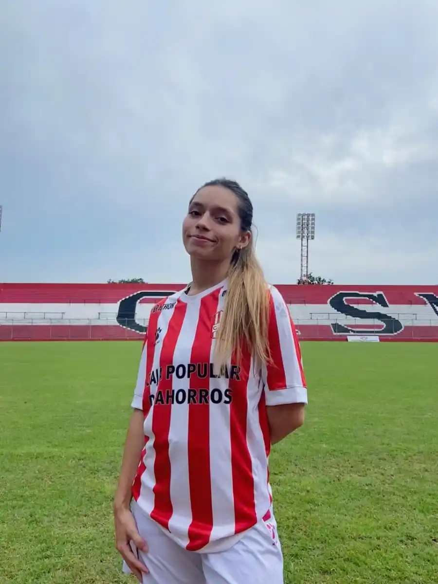 Comenzó en el hockey, hizo una pausa para probar suerte en el fútbol de San Martín y ahora logró conjugar sus dos pasiones