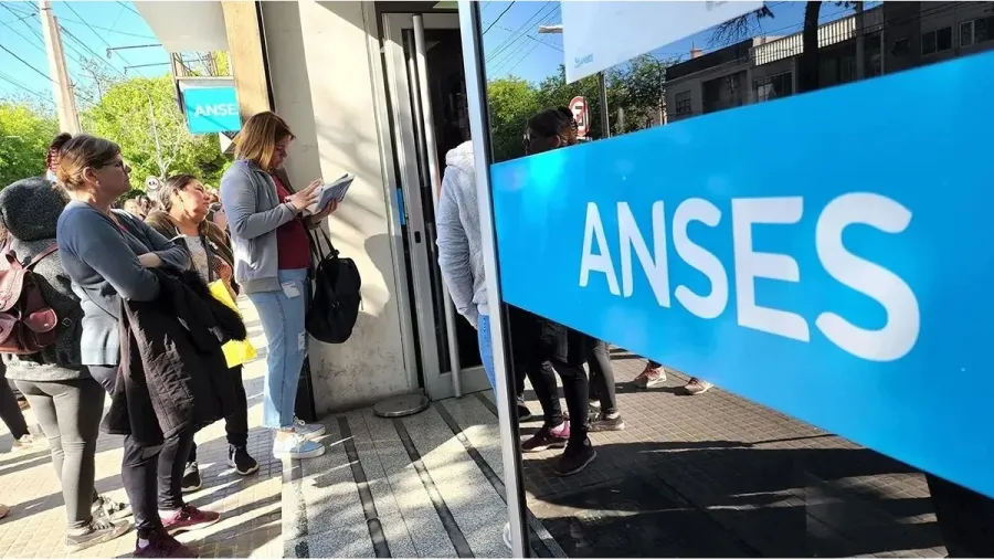 La ayuda económica está destinada a personas que quedaron sin empleo por diversas razones.