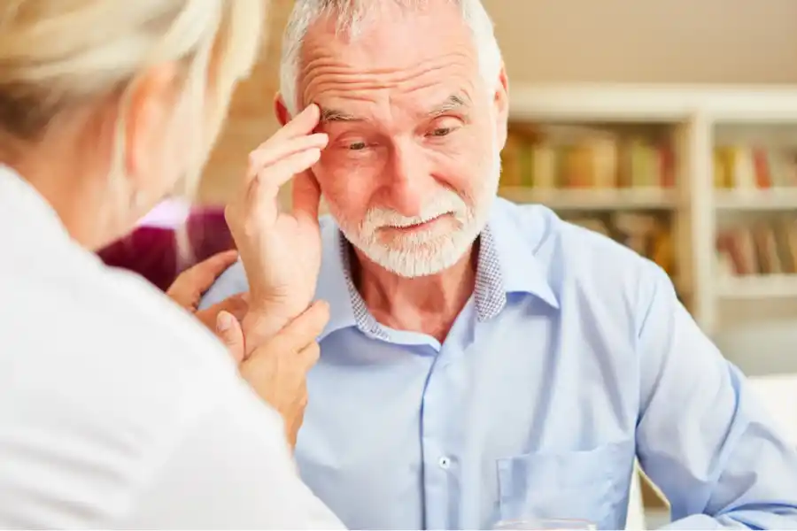 El Alzheimer provoca que la persona pierda sus capacidades de vivir independientemente.