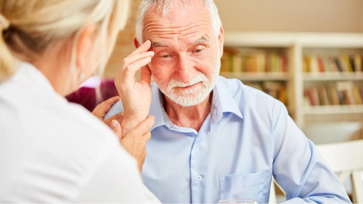 El Alzheimer provoca que la persona pierda sus capacidades de vivir independientemente.
