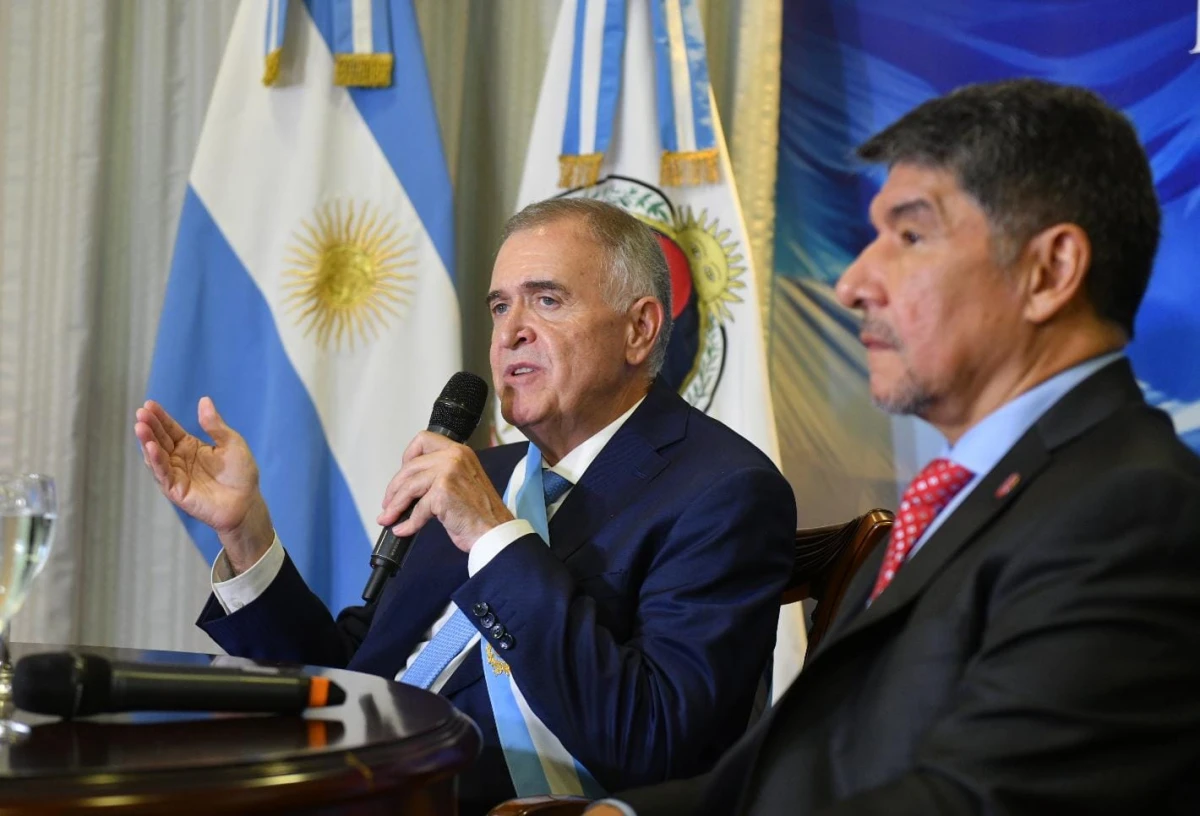 El gobernador, Osvaldo Jaldo, junto al vicegobernador Miguel Acevedo. Foto de Comunicación Pública