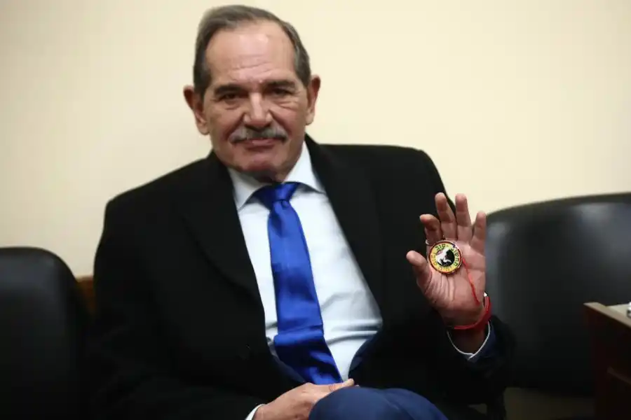 EL LENGUAJE DE LOS GESTOS. Alperovich, que llevó consigo su amuleto, mostró la preocupación en su rostro. fotos de tomás cuesta - especial para la gaceta