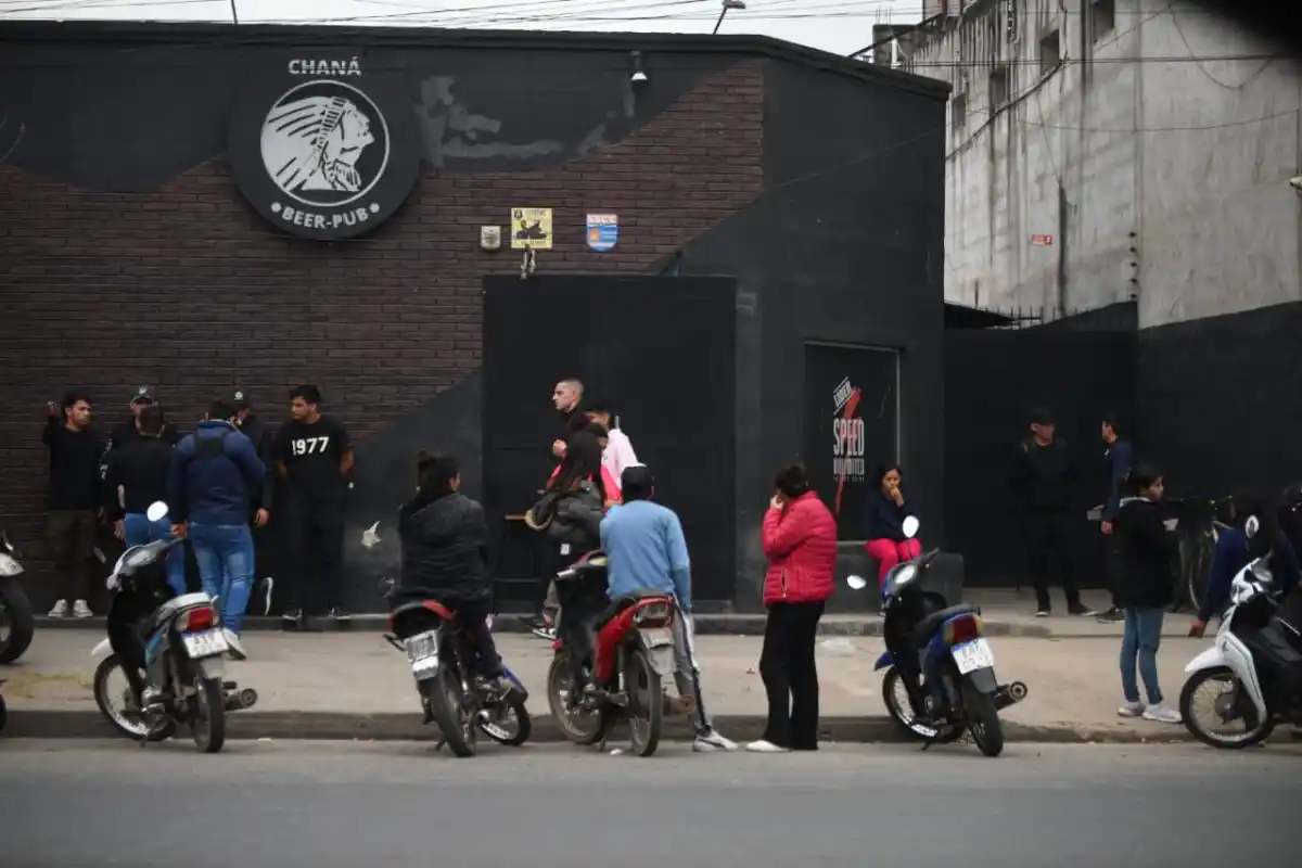 A LA ESPERA. Largas filas se vieron ayer en Siria 1.600, el lugar al que fueron convocados los interesados en escanear su iris.