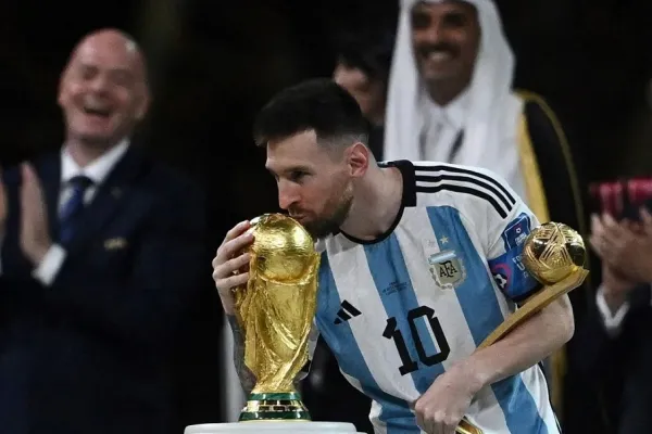 Lionel Messi recordó el momento en el que besó por primera vez a la Copa del Mundo