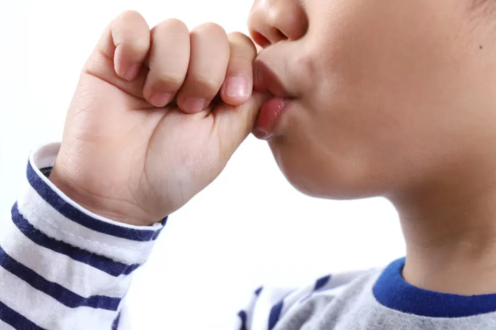 ¿Qué significa que mi hijo se chupe el dedo?