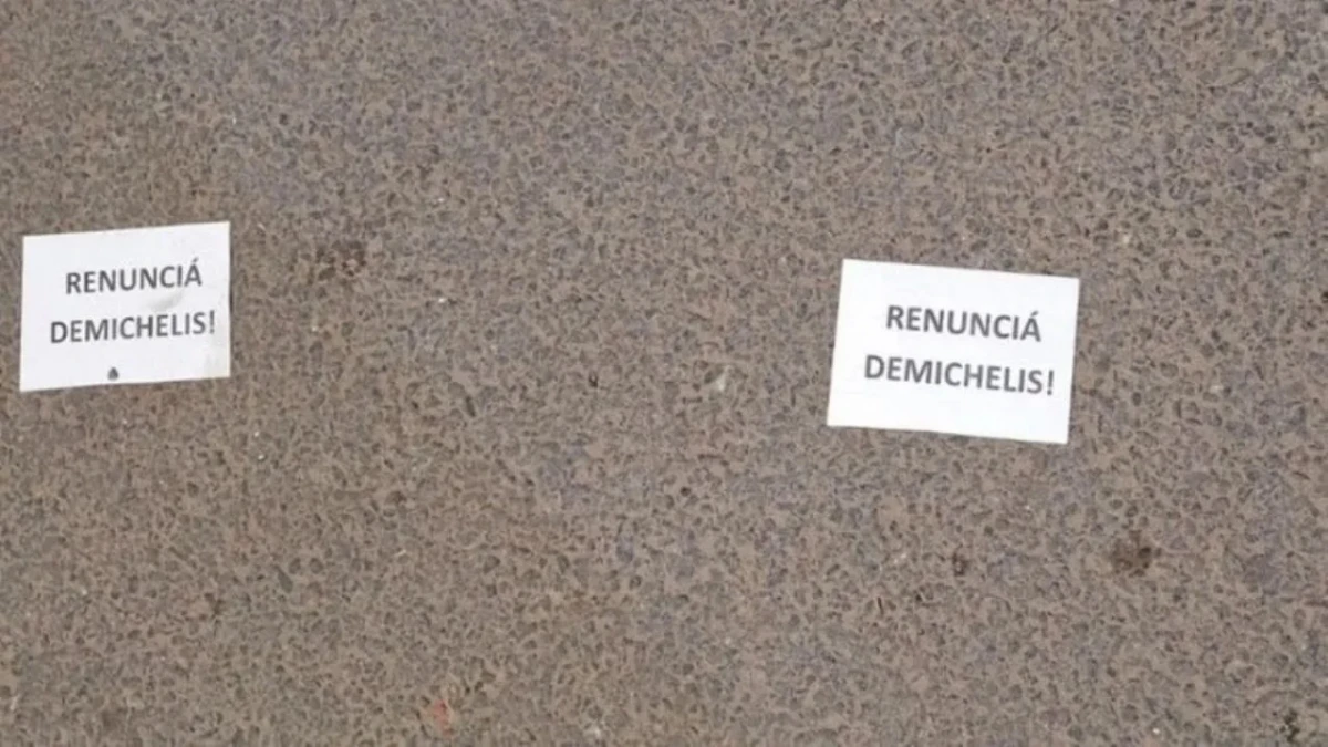 Renunciá Demichelis, era el mensaje de los panfletos que se encontraron en el Monumental. 