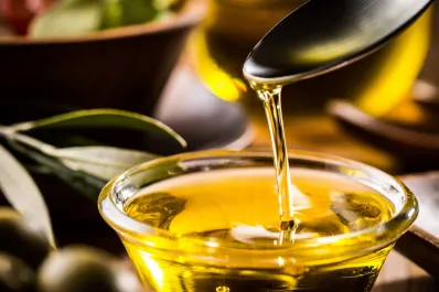 La Anmat prohibió el consumo y la venta de un conocido aceite de oliva: cuáles fueron los motivos