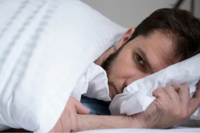 ¿Por qué dormir mal genera problemas en la memoria y cómo lograr un buen descanso?