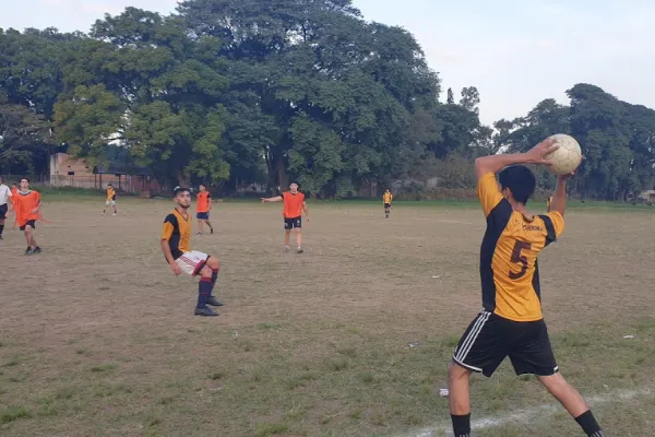 Arrancan los partidos de fútbol en los Torneos Interfacultades de la UNT