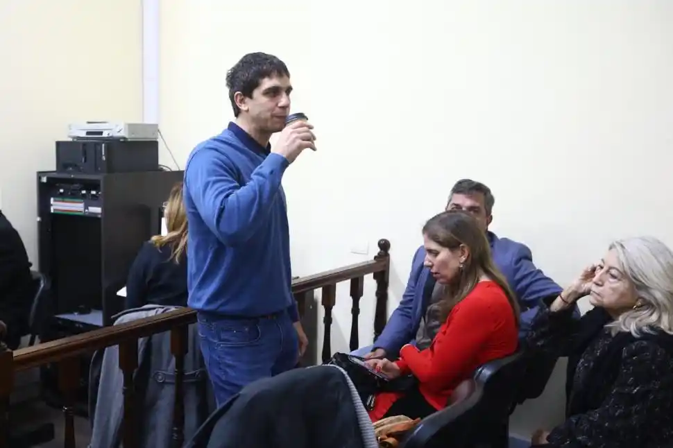 Los hijos de Alperovich, durante un cuarto intermedio.