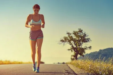 La estrategia para tonificar el abdomen y ganar masa muscular mientras caminamos