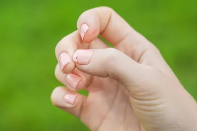 La proteína que necesita tu cuerpo para fortalecer las uñas quebradizas