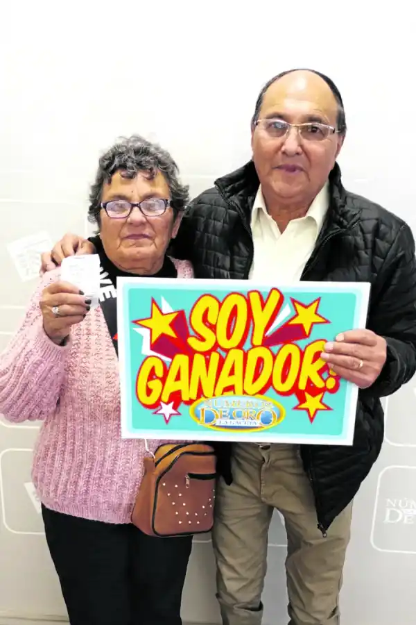 Juan Antonio Herrera, lector de Famaillá, junto a su esposa María del Carmen.