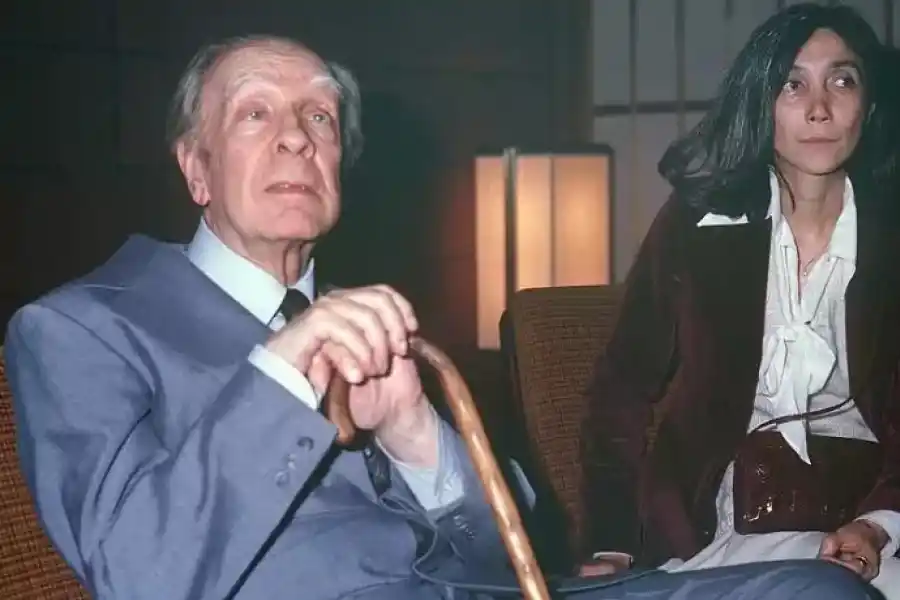 “OBRA DE DEMENTES”. Catalogó Jorge Luis Borges sobre la guerra.