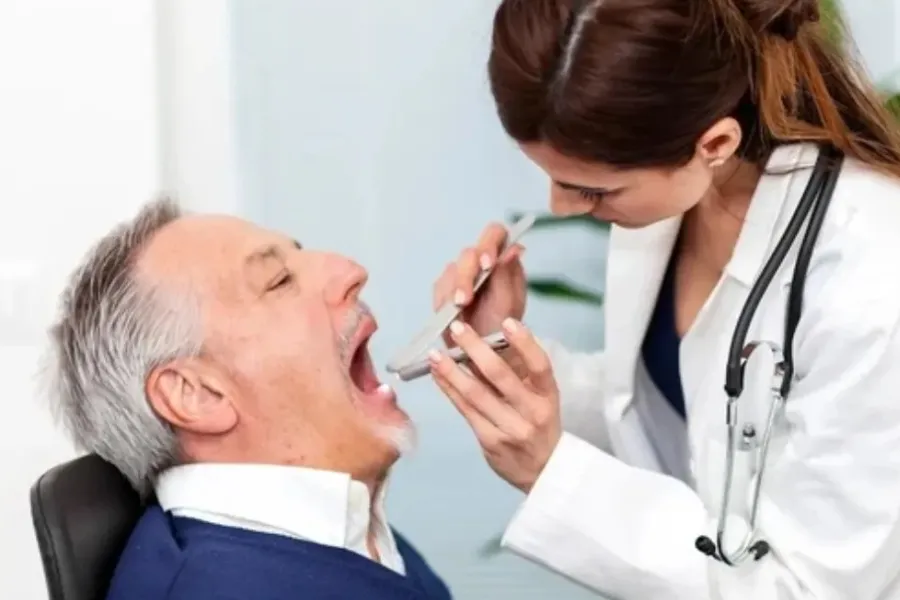 Enfermedades detectables a través de la lengua: si la tienes de este color debes acudir al médico