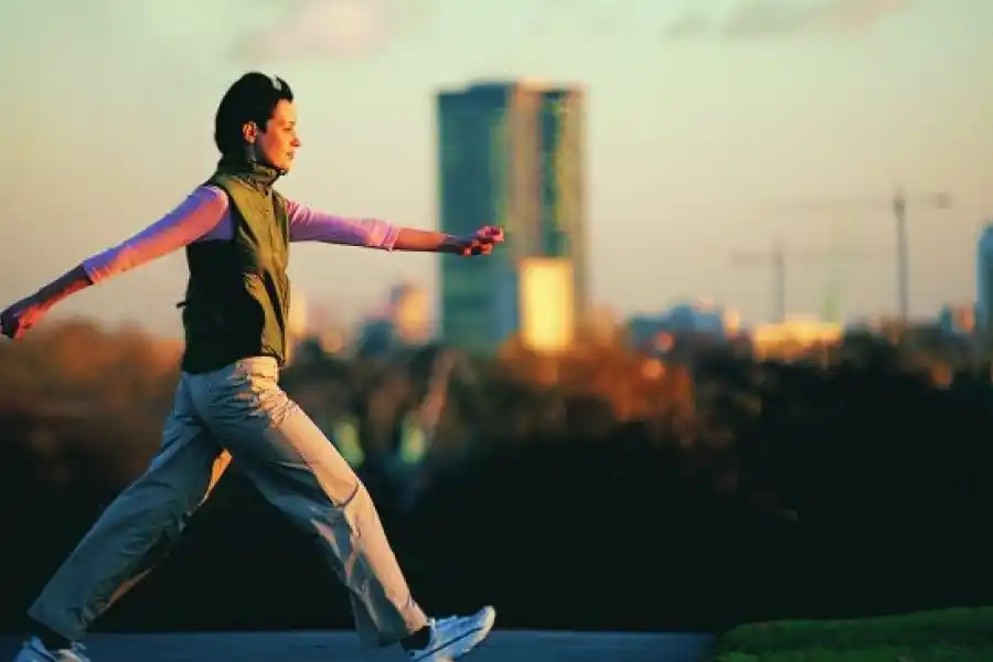 Sincronizar el movimiento de nuestras piernas con los brazos es clave para realizar esta técnica,