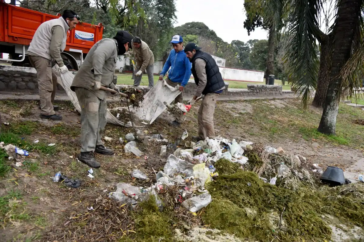 En la previa del festejo por el Día del Padre, retiraron toneladas de basura del parque 9 de Julio