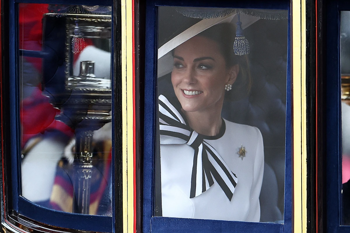 SONRIENTE. Kate Middleton había permanecido lejos de las cámaras tras confirmar su enfermedad. AFP