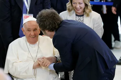 Según Francisco, la inteligencia artificial es atractiva y tremenda