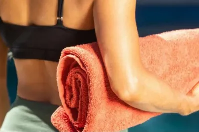 La técnica japonesa para quemar la grasa del abdomen en cinco minutos utilizando solamente una toalla