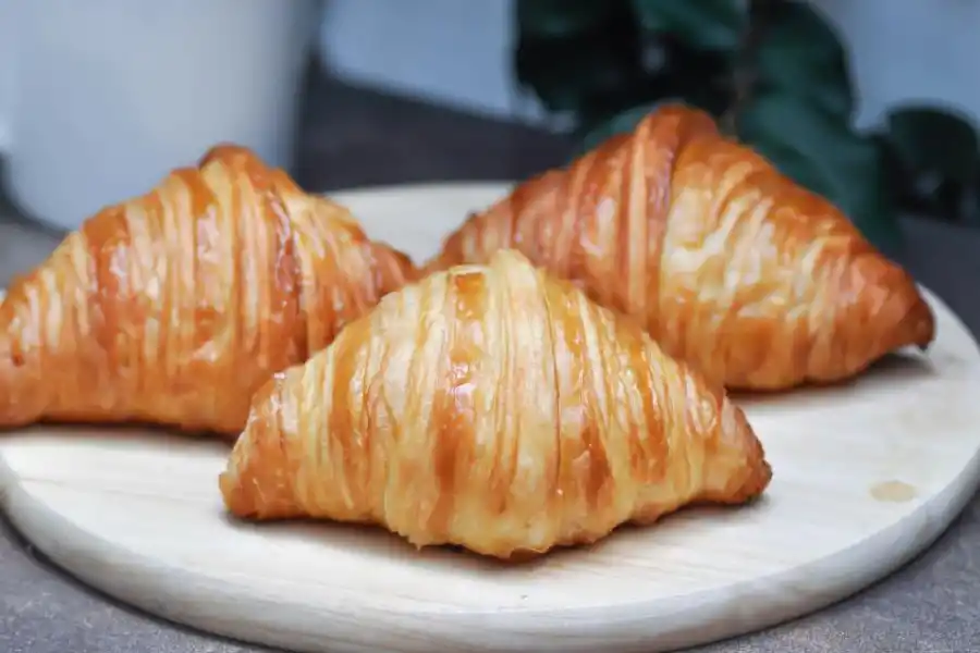 Los croissant se diferencian de las medialunas por su sabor neutro.
