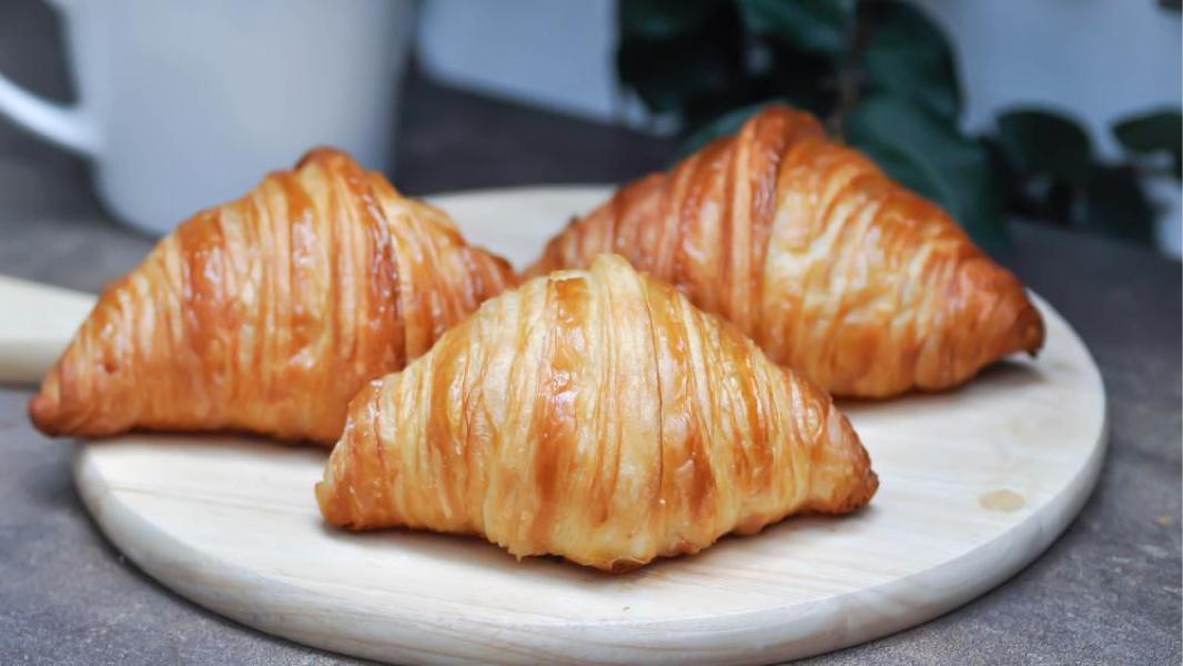 Los croissant se diferencian de las medialunas por su sabor neutro.