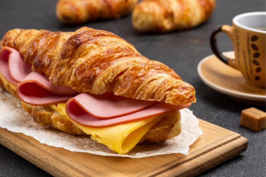 Croissant sin harinas ni azúcar para disfrutar en el desayuno.