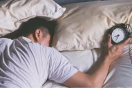 Dormir antes de esta hora podría mejorar la salud mental, según un estudio