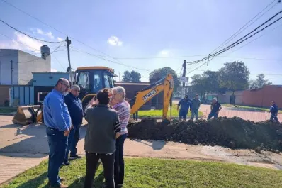 La SAT continúa cambiando la colectora cloacal en barrio SITRAVI