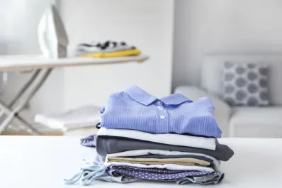 ¿Cómo usar hielo para eliminar arrugas de la ropa? Probá este truco casero