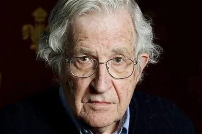 El día en que Noam Chomsky murió sólo en redes sociales