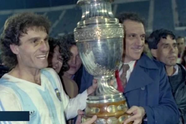 Las 15 copas de Argentina: Caniggia-Batistuta y el festejo, 32 años después