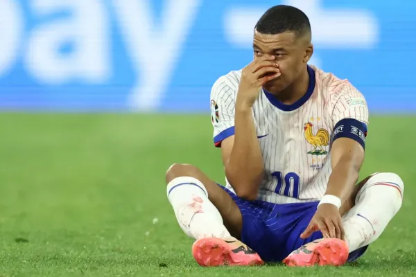 La llamativa reacción de Mbappé tras enterarse qué tendrá que utilizar una máscara en la Eurocopa
