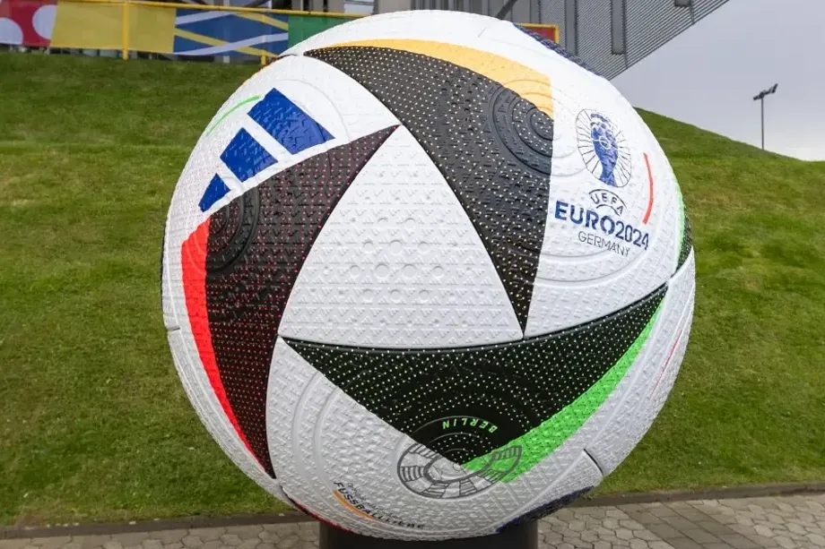 Cómo es la pelota inteligente que se utiliza en la Eurocopa 2024