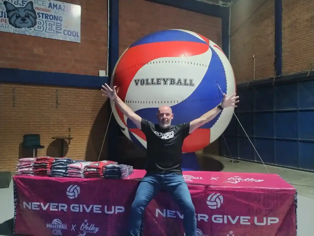 La historia de un tucumano que se fue como entrenador a un club de vóley boliviano y lo sacó campeón en cuatro meses