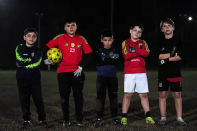 Sueñan con llegar a ser como Dibu Martínez y aprenden los secretos del puesto en una escuelita para arqueros de Yerba Buena