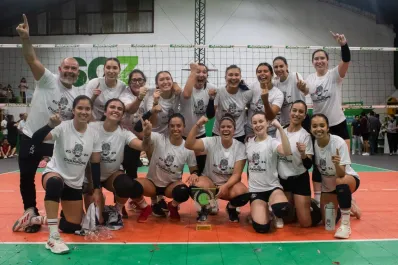 La historia de un tucumano que se fue como entrenador a un club de vóley boliviano y lo sacó campeón en cuatro meses