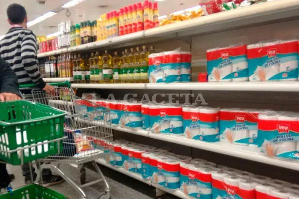 Consumo en crisis: las ventas en los supermercados cayeron 17,6% durante abril