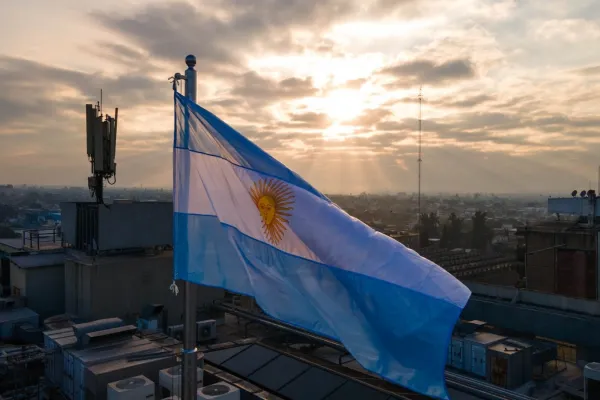 Día de la Bandera: inauguran el mástil más alto de la capital tucumana