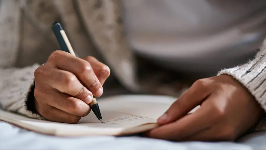 Escribir a mano reduce los problemas de memoria.