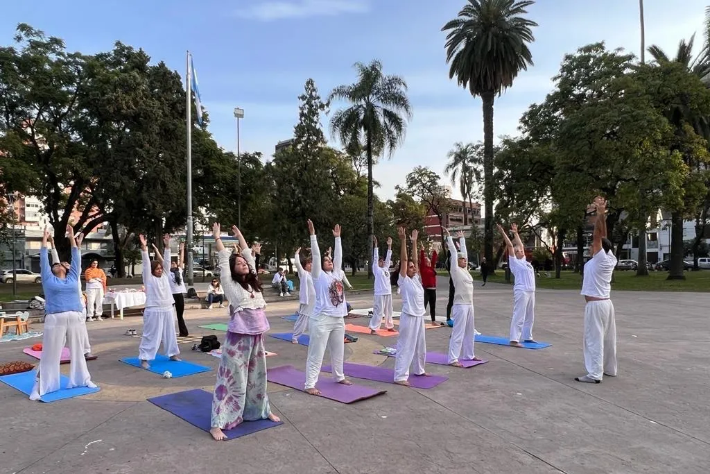 Día Mundial del Yoga: clase abierta en la plaza de La Fundación