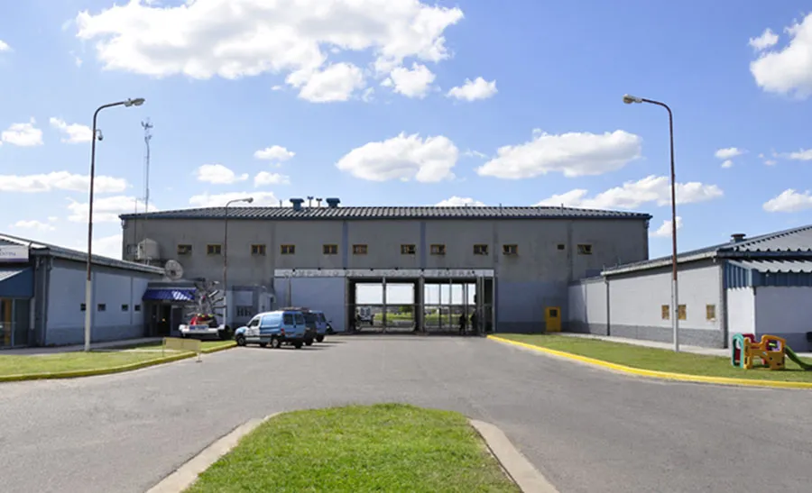 SU DESTINO. El frente del penal de Ezeiza.