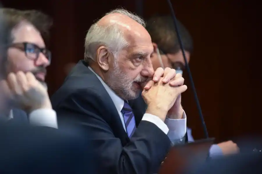 EJEMPLO. Albaca sigue detenido, pese a sus 72 años.