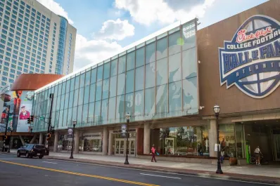 ¿Cómo es el hall de la fama del fútbol americano de Atlanta?