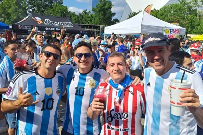 Sin rumbo y desconcertados: el inusitado relato de dos tucumanos que fueron a ver a la Selección y se perdieron en las calles de Atlanta
