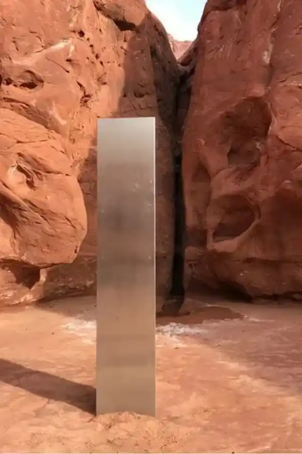 OTROS MONOLITOS. En 2020 apareció la misma figura en Utah. X @utahdps