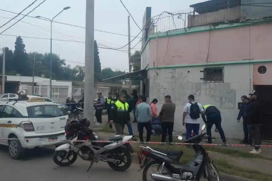 PROCEDIMIENTO. Los oficiales persiguieron el taxi en el que se trasladaba la mujer