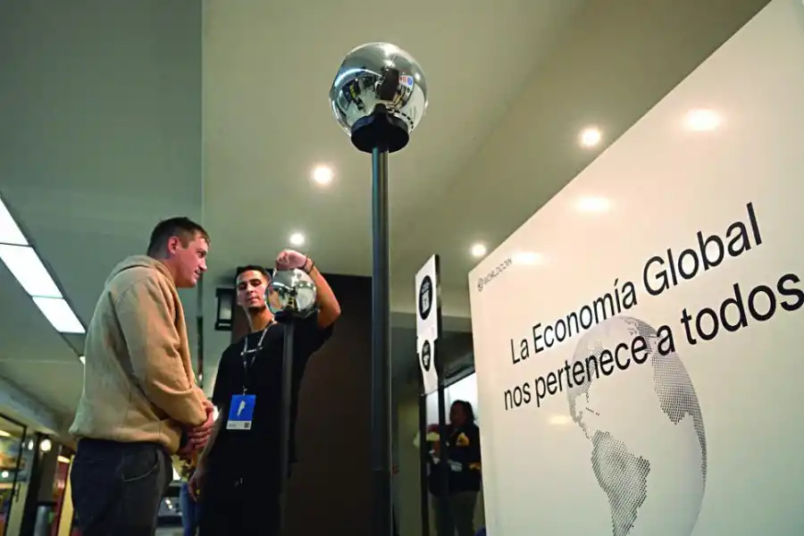 Qué busca la empresa que hace escaneo de iris en Tucumán