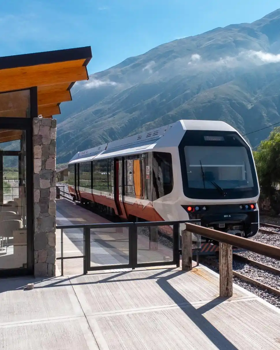 El tren de la Quebrada de Humahuaca ya está sobre rieles